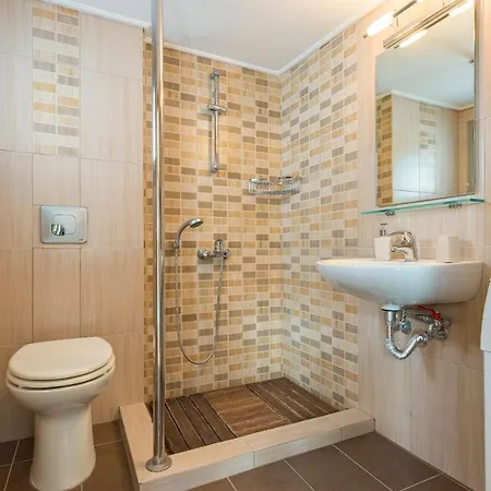 Evian * PalaiónTsiflíkion